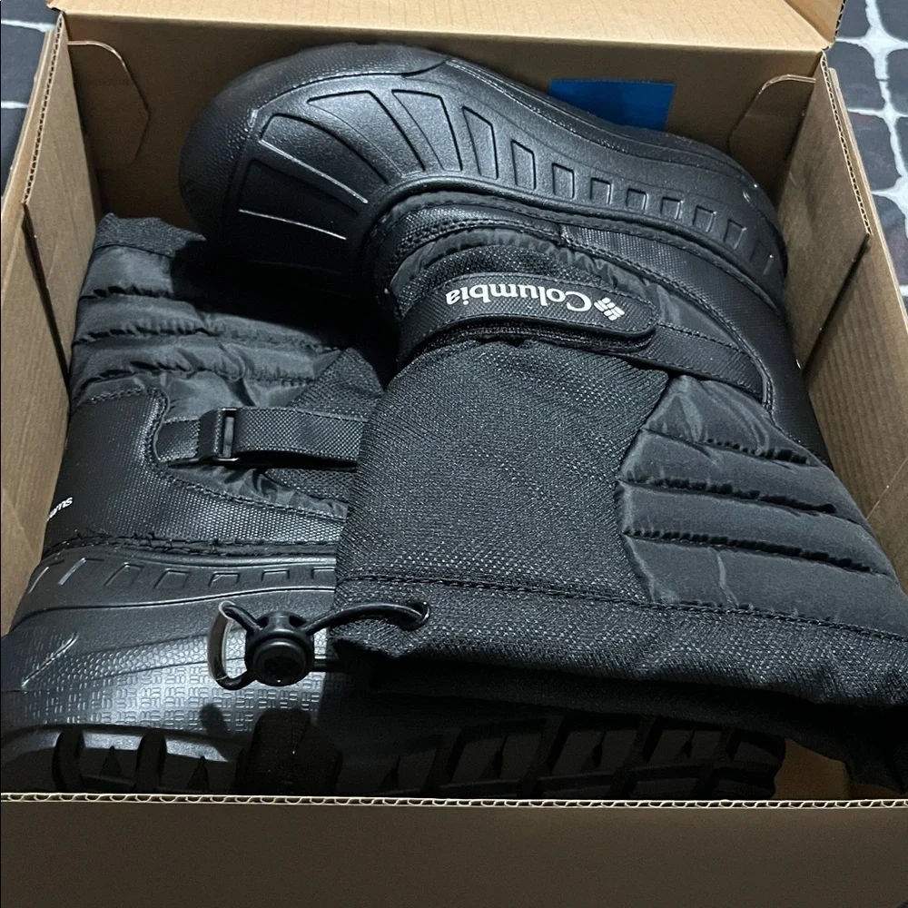 NWT  Columbia Youth Powderbug Snowlite Waterproof Snow Boot, Black/White